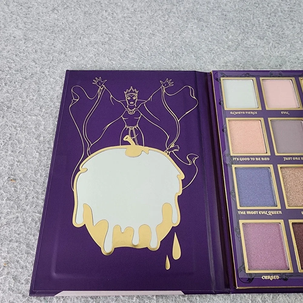 Disney Villains Eyeshadow Palette Evil‎ Queen 12 shades